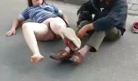 Bà mẹ trẻ phim sextet nhat ban trong bộ đồng phục,